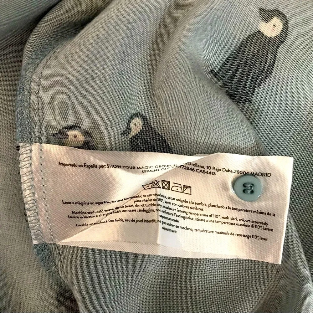 🔴 4/$15 Penguin print blue long ruffle edge sleeve viscose blouse size M in EUC - Picture 16 of 16